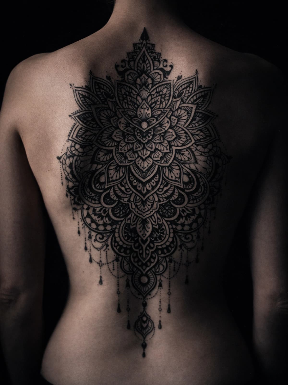 Symmetric ornamental back piece with geometric spine alignment