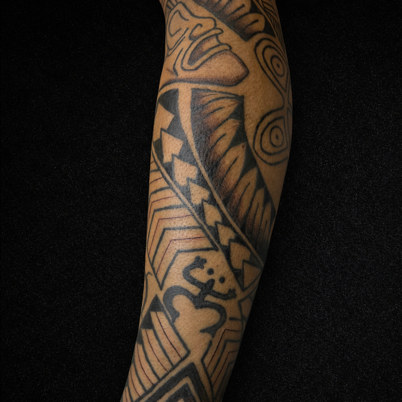 Geometric tribal leg tattoo with clean edges and balanced spacing